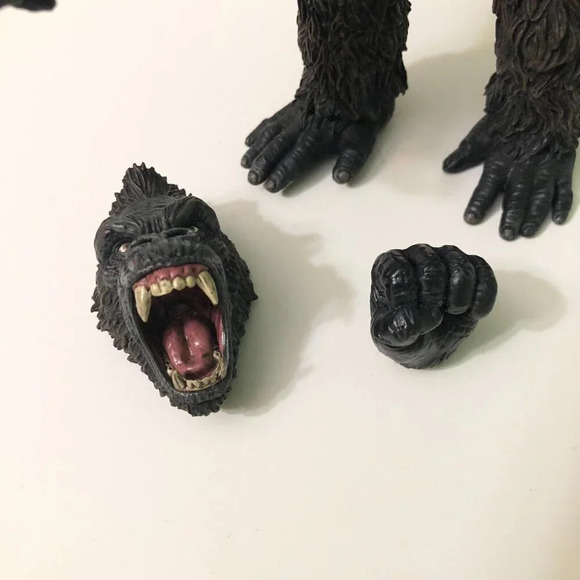 Mezco Toyz King Kong Skull Island Action Figure 7  Inch Tall Incomplete - Picture 4 of 16